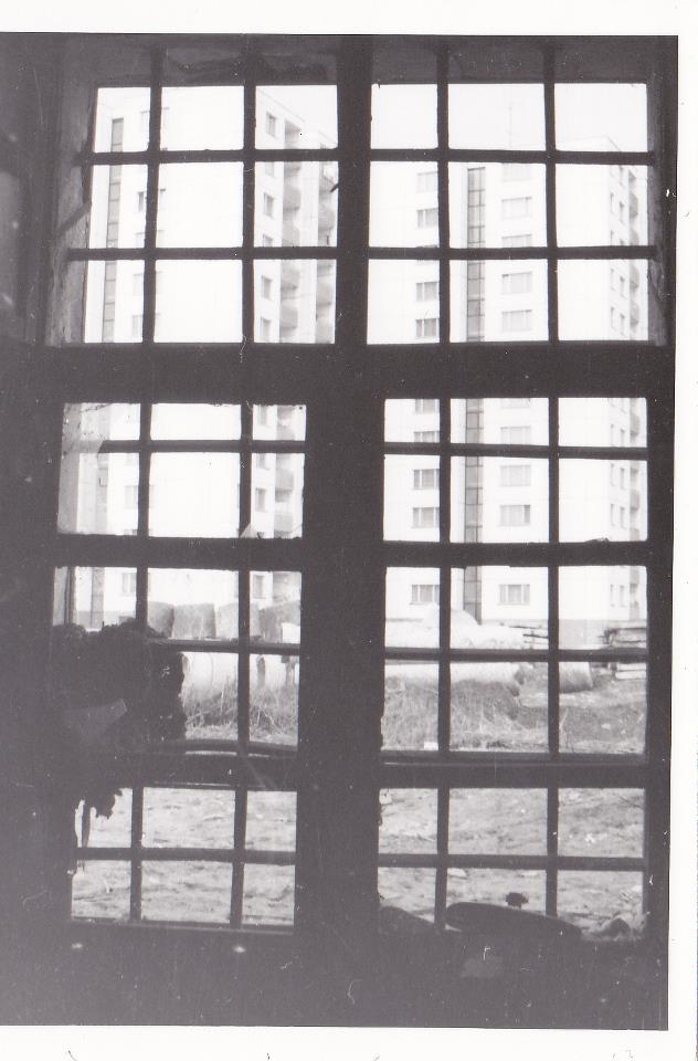 Pohľad z okna kaštieľa na panely