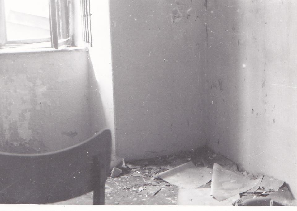 Interiér zničeného Marczibányiovského kaštieľa na Námestí slobody