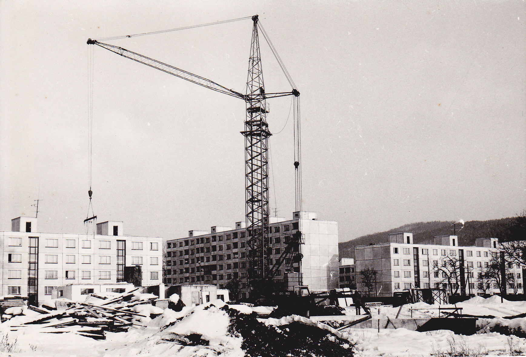 Výstavba panelových domov na Námestí slobody v polovici 80. rokov