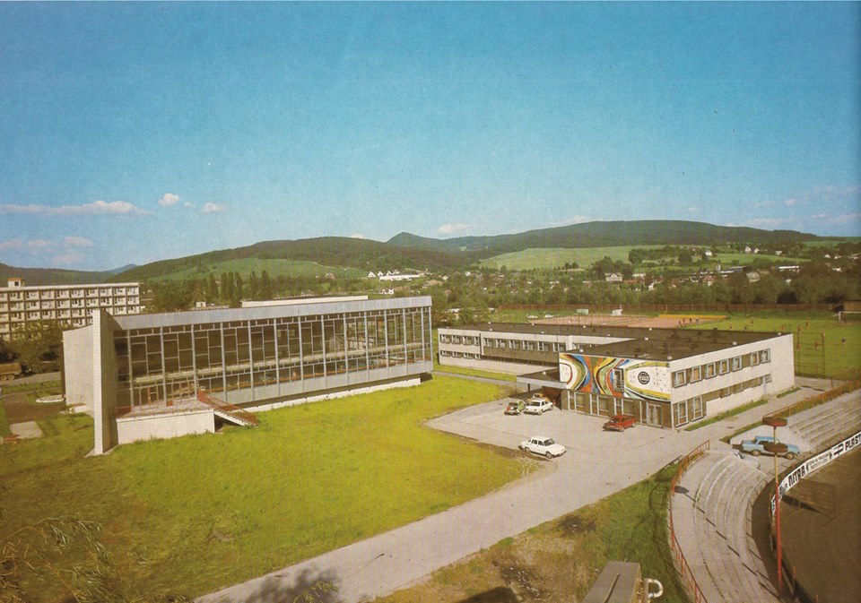 Mestská plaváreň, futbalový štadión a tzv. Športka na začiatku 80. rokov