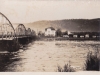 Pohľad na Púchov nad Váhom a oblúkový železný most v 30. rokoch minulého storočia od hotela Kanada.