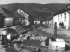 Fotografia z 50. rokov minulého storočia a na nej výstavba kanalizácie na konci Námestia slobody a začiatku Chmelinca v Púchove