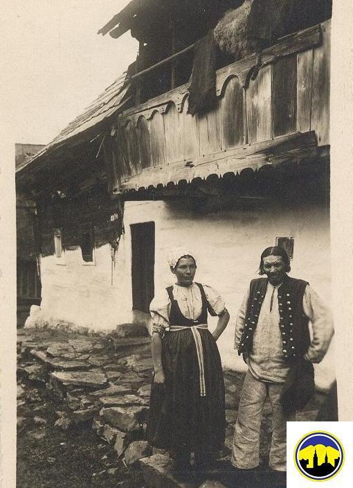 Krojovaný pár z Púchova - Ihrišťa na začiatku 20. storočia