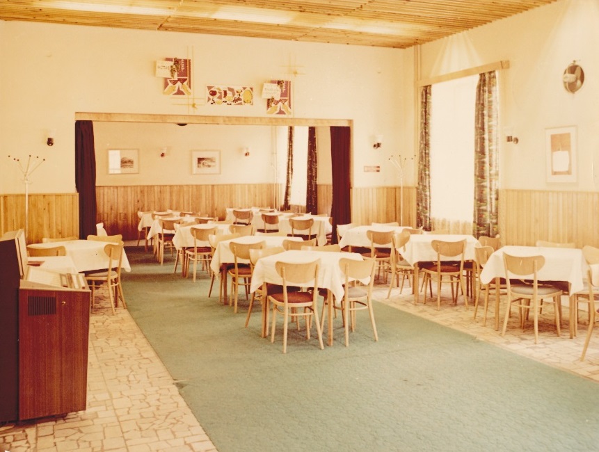 Interiér reštaurácie Hotela Javorník v 80. rokoch minulého storočia
