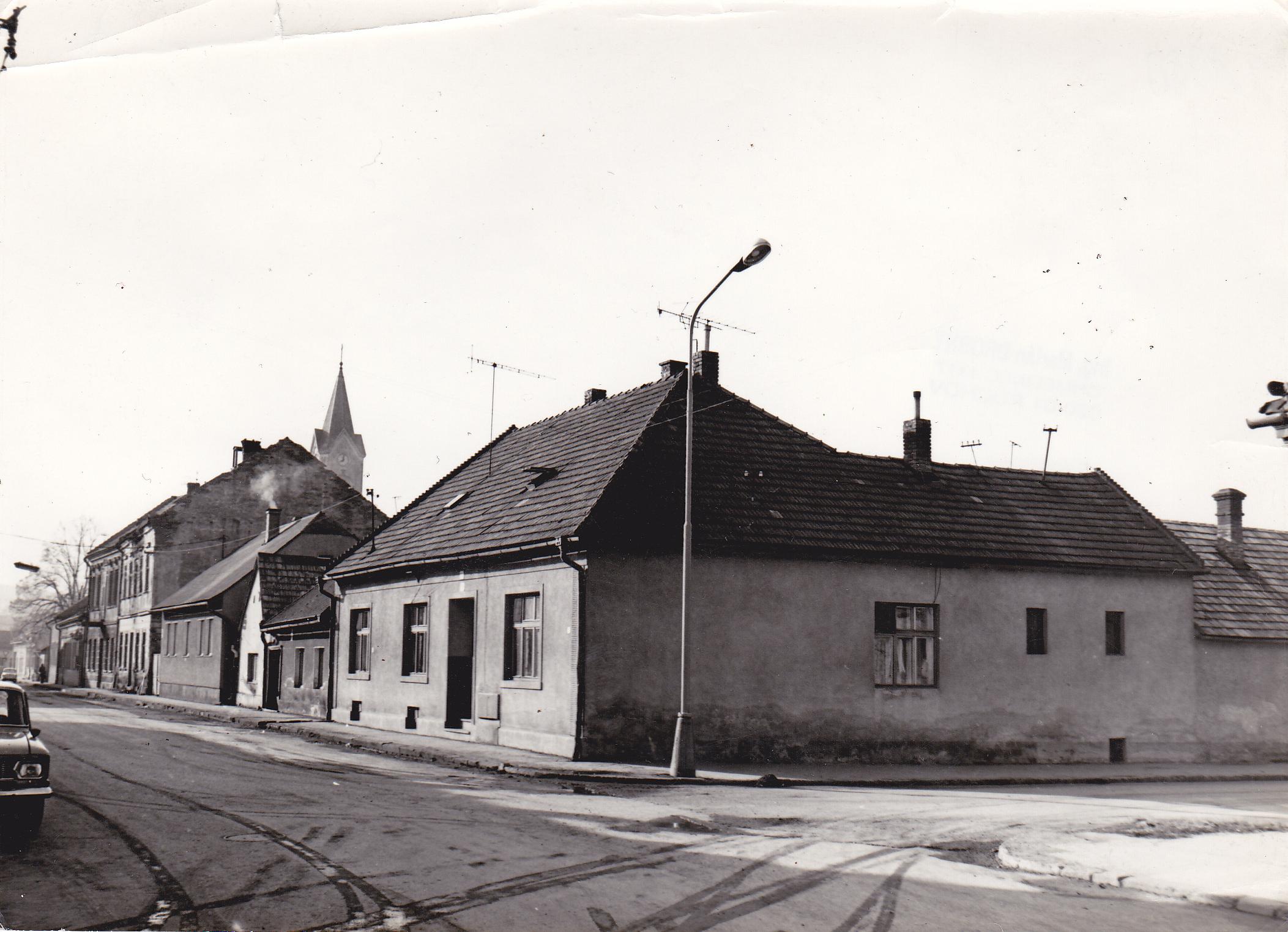 Križovatka Moravskej ulice a Ferka Urbánka v roku 1980
