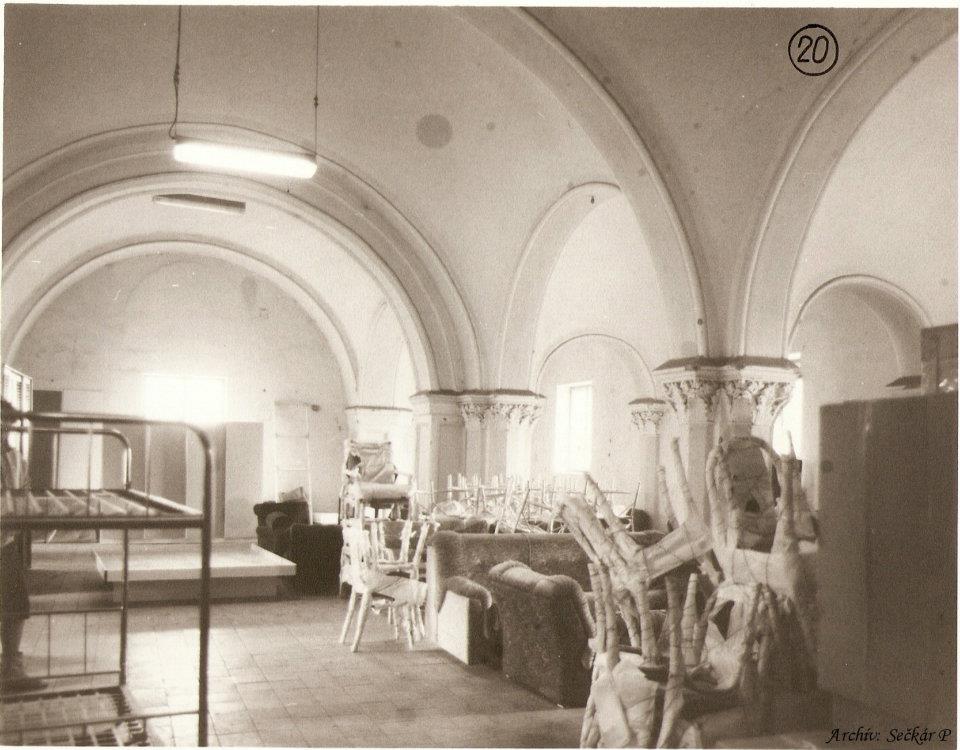 interiér synagógy - predajne nábytku