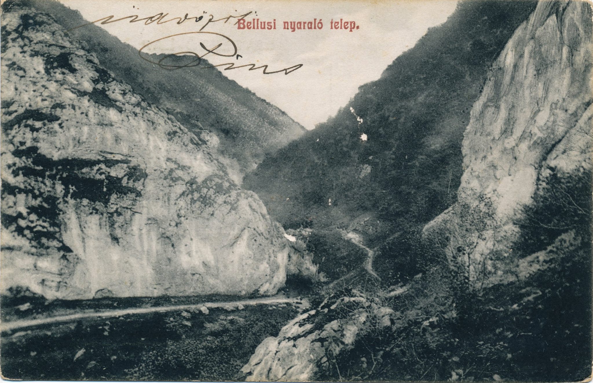 Tzv. kamenné vráta medzi Belušskými Slatinami a Mojtínom v roku 1911