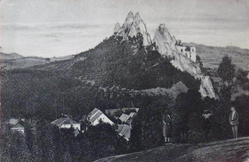Obec Lednica so skalnatým bralom a hradom na prelome 19. a 20. storočia