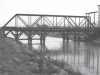 Oprava zničeného mostu ponad kanál Váhu pri Dolných Kočkovciach po 2. svetovej vojne
