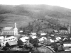 obec Lazy pod Makytou cca v polovici 20. storočia: evanjelický a katolícky kostol tesne vedľa seba