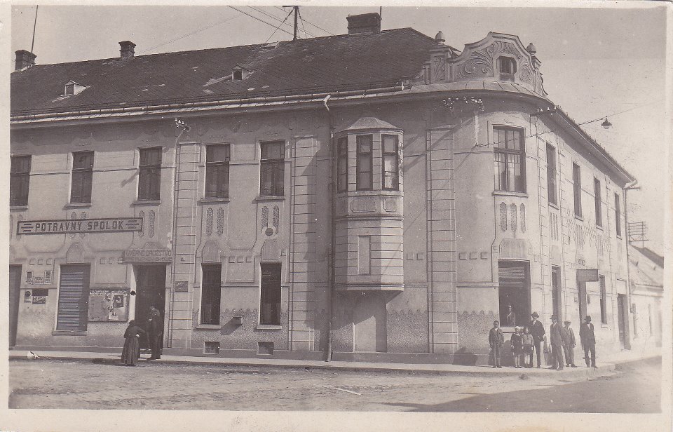 Budova Potravného družstva (od 1967 Javorník) v 1. ČSR na rohu Moravskej a Moyzesovej ulice