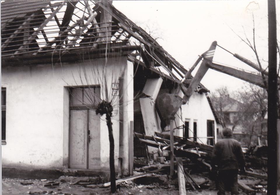 Búranie Mózeho domu na Moravskej ul. v r. 1982