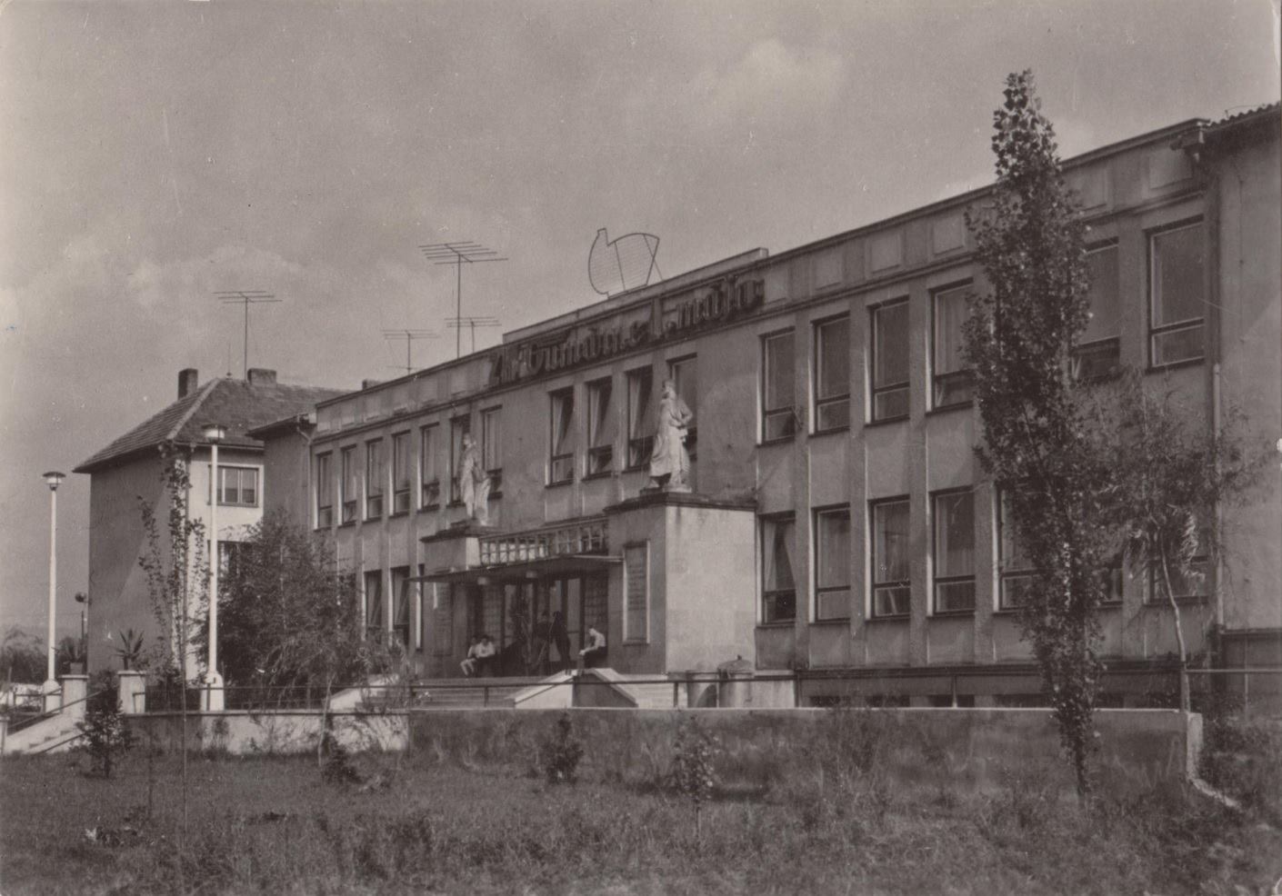 Závodný klub Gumární 1. mája na Kolonke v PU v 60. rokoch 20. storočia - dnes Fakulta priemysel. technol. TN univerzity A. Dubčeka