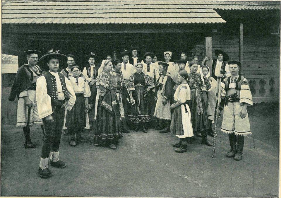 Českoslovanská národopisná výstava v Prahe r. 1895 - kroj Púchovskej doliny zastúpený obcou Vydrná