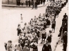 Seniorátny zjazd mládeže okolo r. 1940 zachytený na Moravskej ulici (vľavo na rohu budova Javorník)