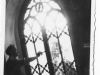 Oprava zničeného okna evanjelického kostola v PU po výbuchu mosta 30. 4. 1945 - Emil Tvrdoň