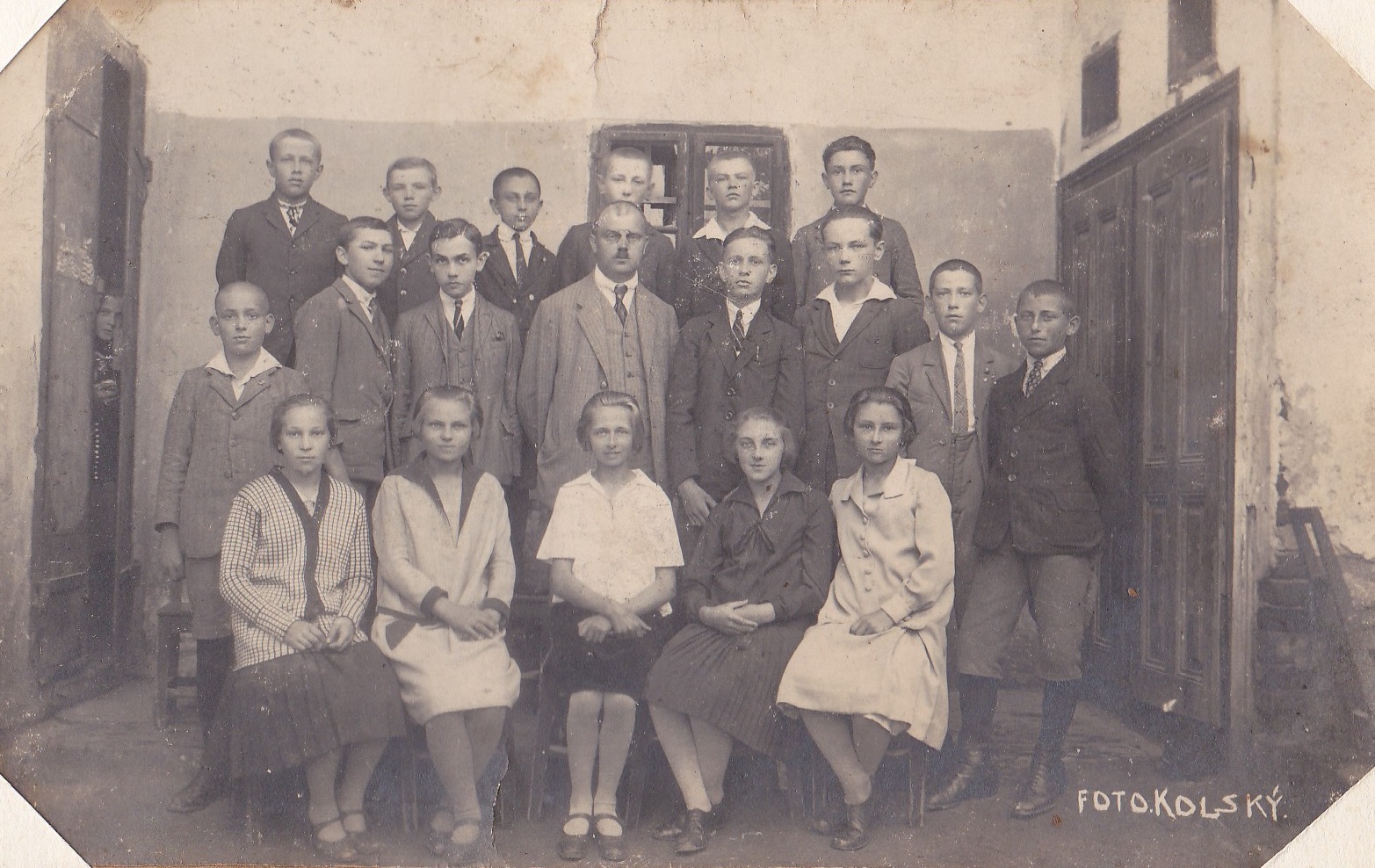 Školská fotografia žiakov  v časoch 1. ČSR (1918-1938)