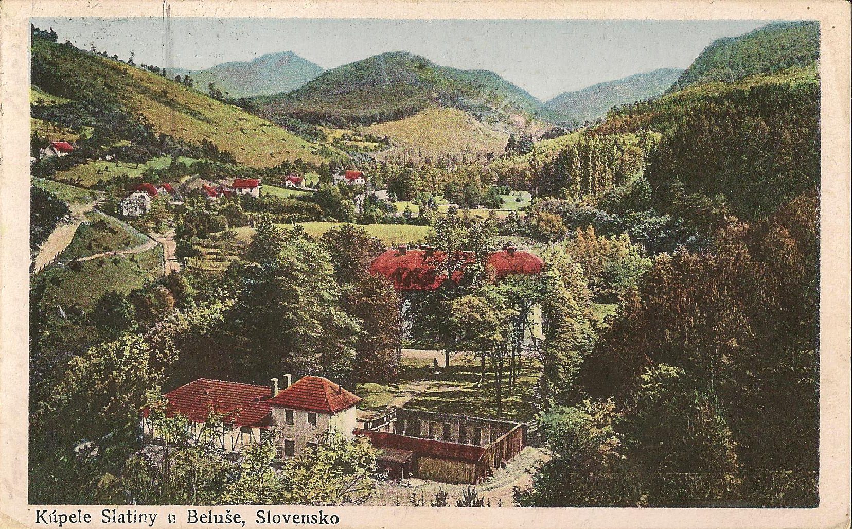 Kolorovaná pohľadnica z Belušských Slatín alebo kedysi iba Slatín z roku 1924.