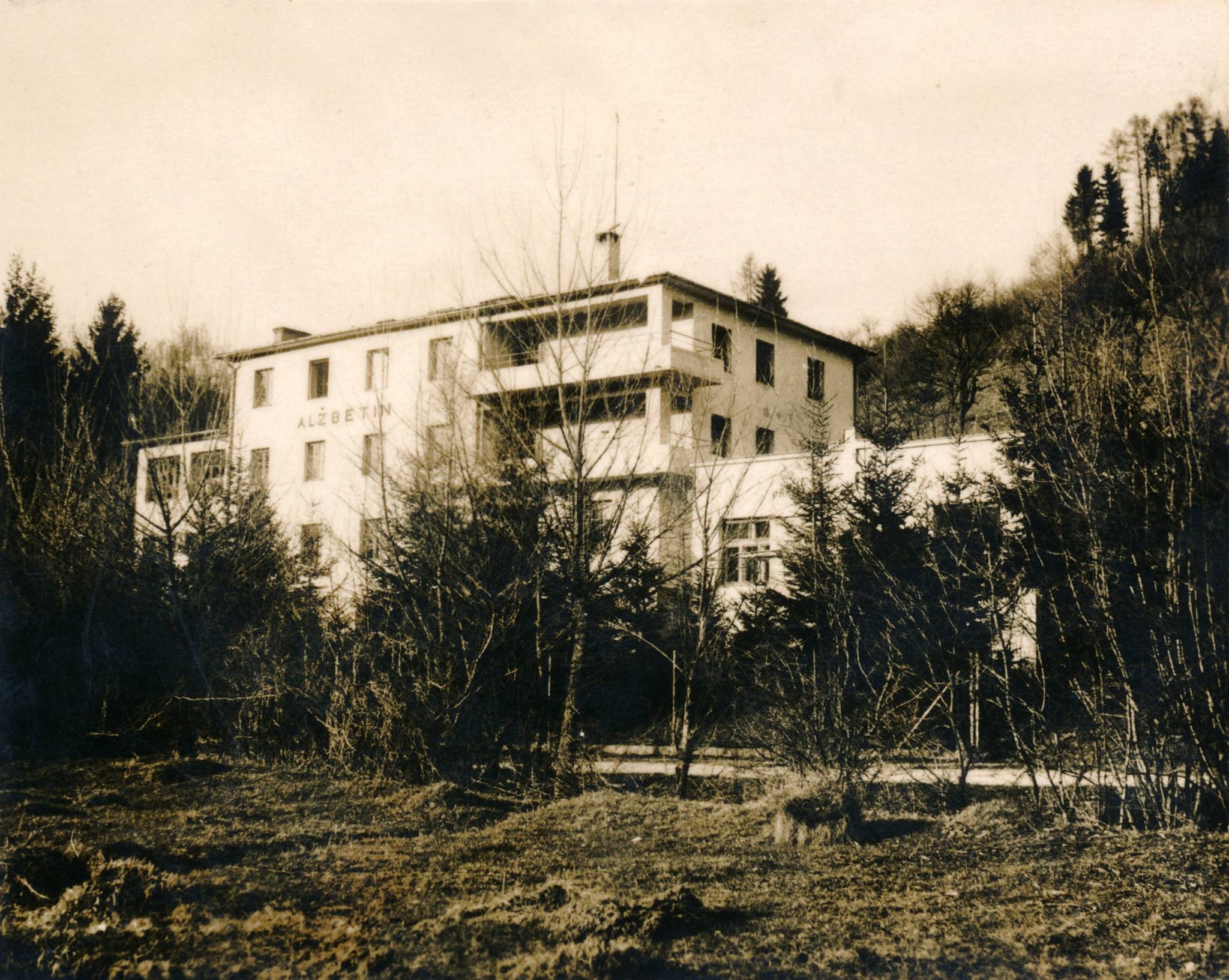 Sanatórium Alžbetín v Belušských Slatinách v 30. rokoch minulého storočia