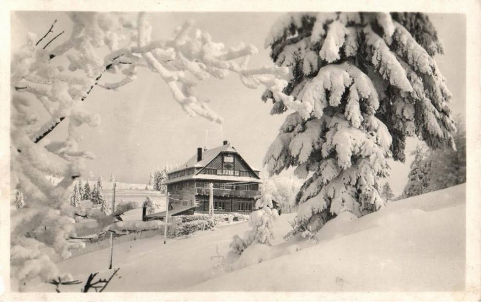 Chata Portáš  na hrebeni Javorníkov v 40. rokoch 20. storočia