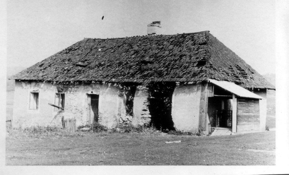 Stará cirkevná škola na Mojtíne (fotografia zo 60. rokov)