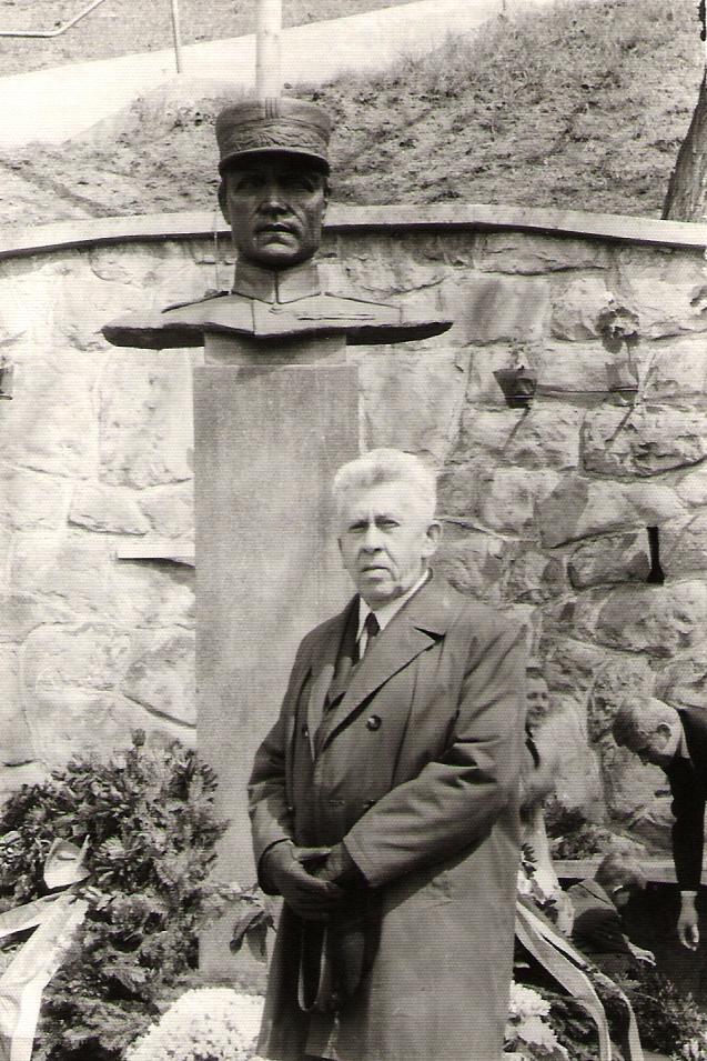 Rudolf Hlavica - autor busty M. R. Štefánika v Záriečí (www.ecav.zariecie.sk)