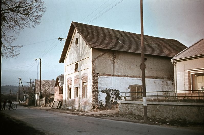 Starý Kultúrny dom v Dohňanoch v r. 1963 (www.dohnany.sk)