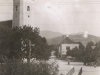Kostol Sv. Alžbety Uhorskej v Beluši, Farská ulica a potok Pružinka v letnom a zimnom období v polovici minulého storočia